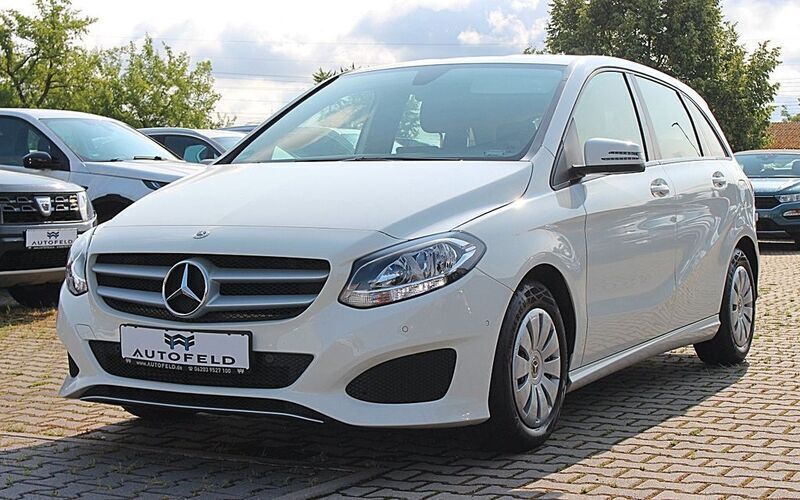 Weiß Gebraucht 2018 Mercedes B180 Van / Kleinbus | 13.950 € (Fairer Preis) - Bild 1/4