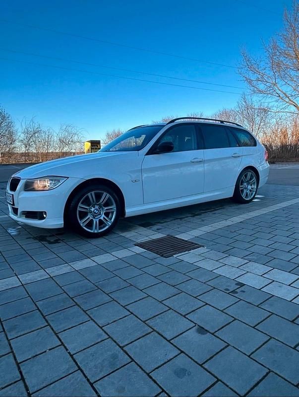 Weiß Gebraucht 2009 BMW 318 Kombi | 5.700 € (Teuer) - Bild 1/4