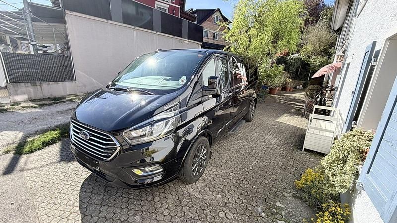 Gebraucht Ford Tourneo 150 PS (110 kW) 2022 Schwarz Van / Kleinbus