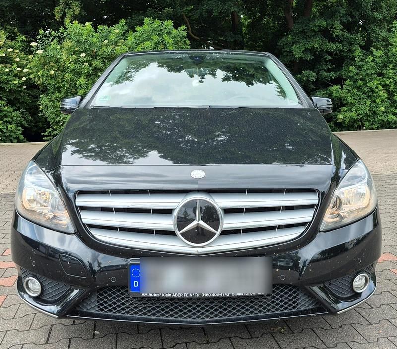 Schwarz Gebraucht 2013 Mercedes B180 Van / Kleinbus | 8.500 € - Bild 1/4