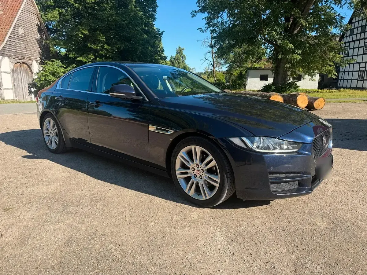 Gebraucht Jaguar XE 163 PS (119 kW) 2017 Blau Limousine