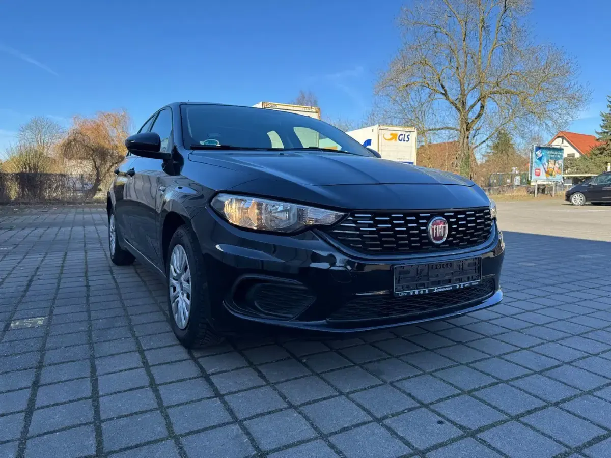 Gebraucht Fiat Tipo More 95 PS (69 kW) 2018 Schwarz Kleinwagen