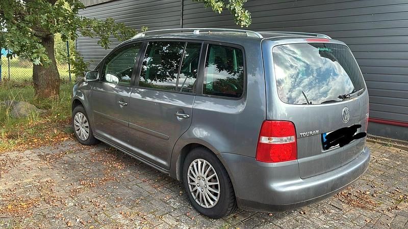 Grau Gebraucht 2005 VW Touran Van / Kleinbus | 3.000 € (Etwas zu teuer) - Bild 1/2