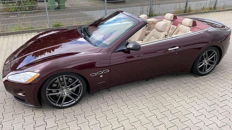 Gebraucht Maserati GranCabrio 439 PS (322 kW) 2010 Burgundyrotmetallic Cabrio