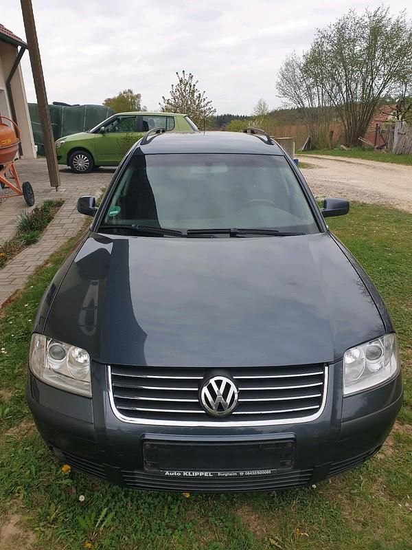 Blau Gebraucht 2003 VW Passat Trendline Kombi | 750 € (Guter Preis) - Bild 1/4