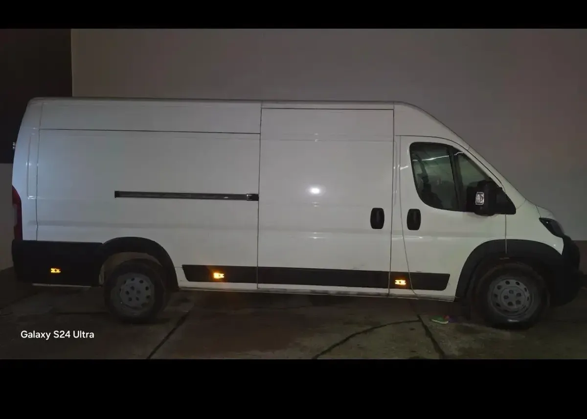 Gebraucht Peugeot Boxer 165 PS (121 kW) 2026 Weiß Van