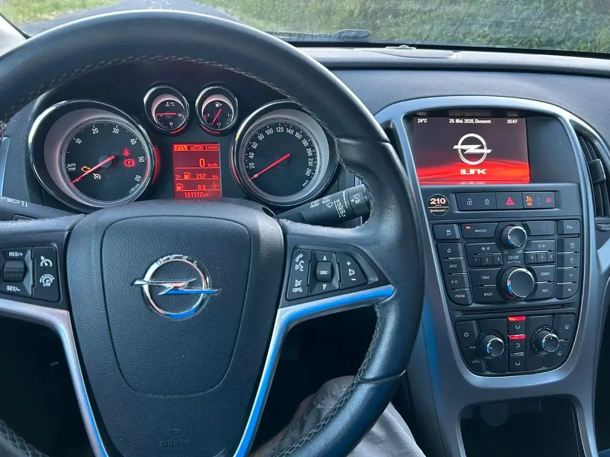 Gebraucht Opel Astra Edition 110 PS (80 kW) 2015 Schwarz Kombi