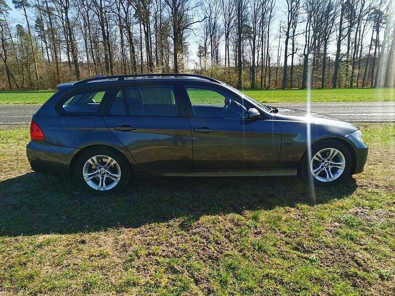 Gebraucht BMW 318 122 PS (89 kW) 2007 Grau Kombi