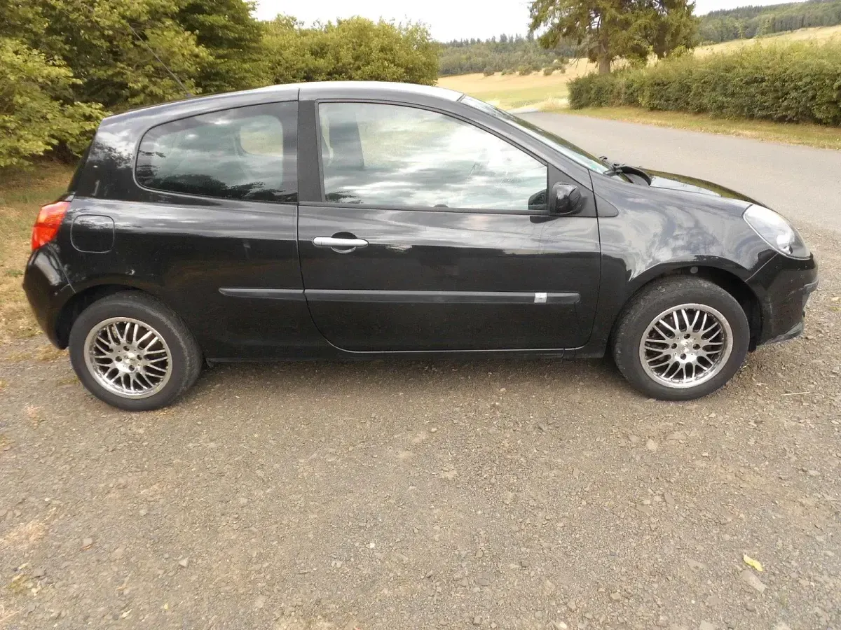 Gebraucht Renault Clio III 75 PS (55 kW) 2007 Schwarz Limousine