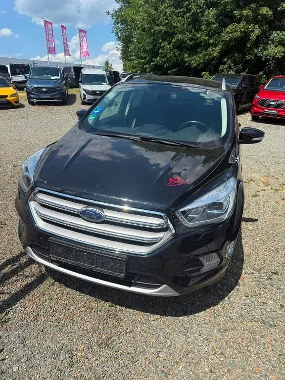 Gebraucht Ford Kuga Titanium 150 PS (110 kW) 2018 Schwarz SUV
