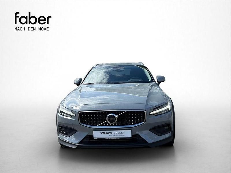 Gebraucht Volvo V60 CC Plus 250 PS (183 kW) 2024 Grau Kombi