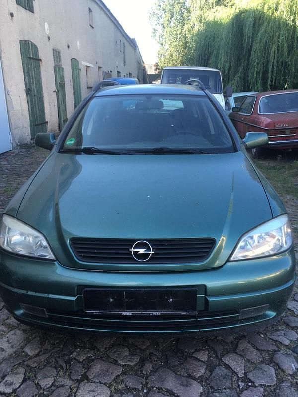 Grün Gebraucht 1999 Opel Astra Kombi | 380 € (Guter Preis) - Bild 1/4
