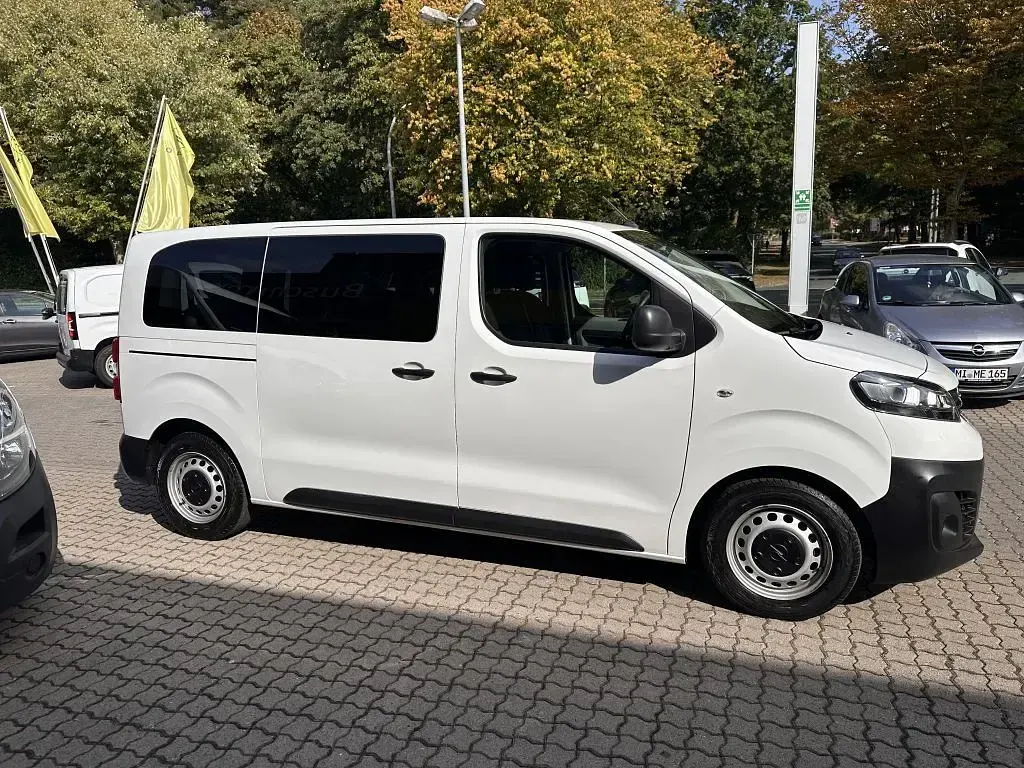 Gebraucht Opel Vivaro-e Combi 120 PS (88 kW) 2022 Weiß Van / Kleinbus