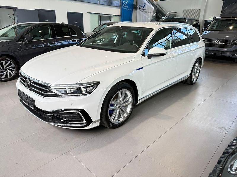 Weiß Gebraucht 2020 VW Passat GTE Limousine | 24.999 € (Fairer Preis) - Bild 1/4