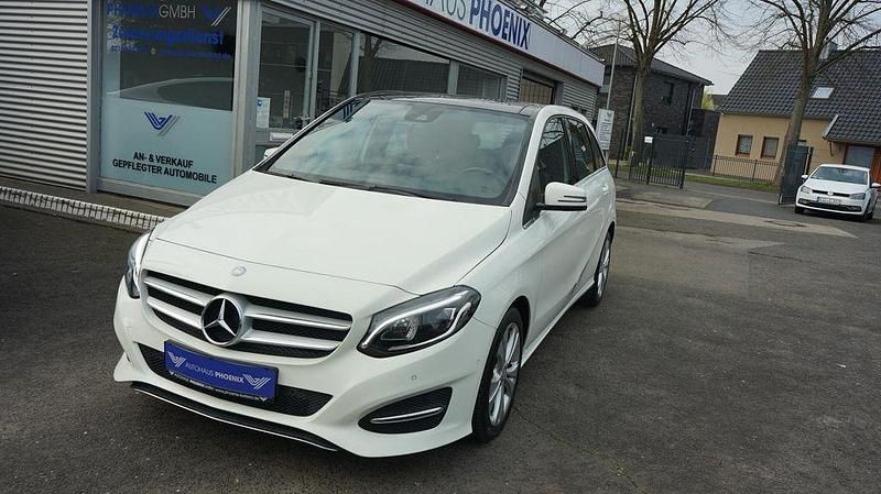 Gebraucht Mercedes B200 136 PS (100 kW) 2017 Weiß Van / Kleinbus