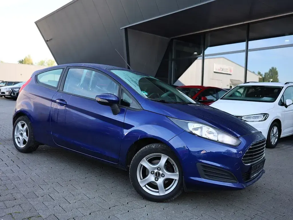 Używany Ford Fiesta 60 KM (44 kW) 2014 Niebieski Hatchback