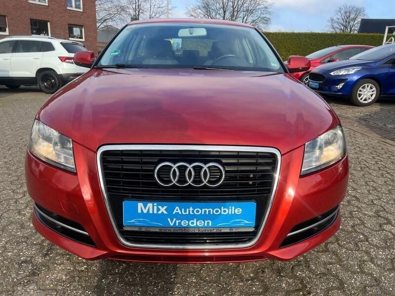 Gebraucht Audi A3 Attraction 105 PS (77 kW) 2012 Rot Limousine