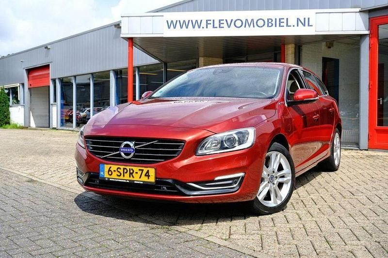 Rot Gebraucht 2013 Volvo V60 Summum Kombi | 9.250 € (Fairer Preis) - Bild 1/4