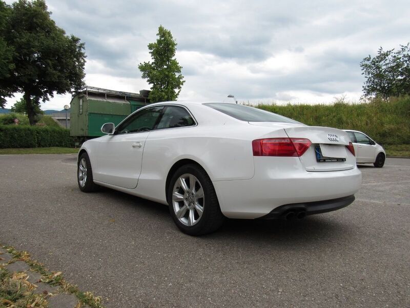 Second-hand Audi A5 Sport 179 CP (131 kW) 2009 Alb Coupe