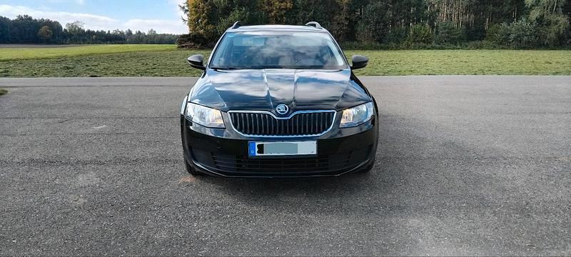 Schwarz Gebraucht 2016 Skoda Octavia Kombi | 10.900 € (Fairer Preis) - Bild 1/4