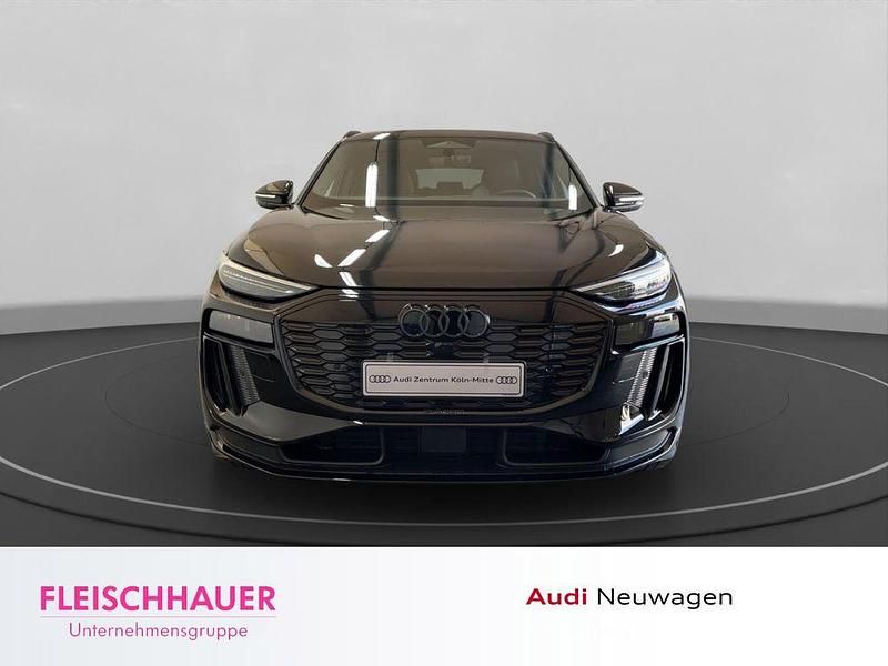 Neu Audi Q6 Sportback e-tron Performance 225 kW (306 PS) 2026 Mythosschwarz metallic SUV