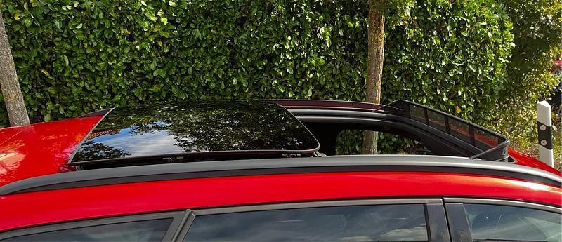 Używany Seat Leon 4Drive 300 KM (220 kW) 2017 Czerwony Sedan/Limuzyna