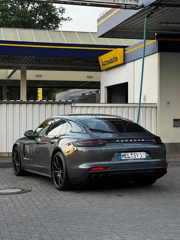 Gebraucht Porsche Panamera Turbo 549 PS (403 kW) 2017 Grau Kleinwagen
