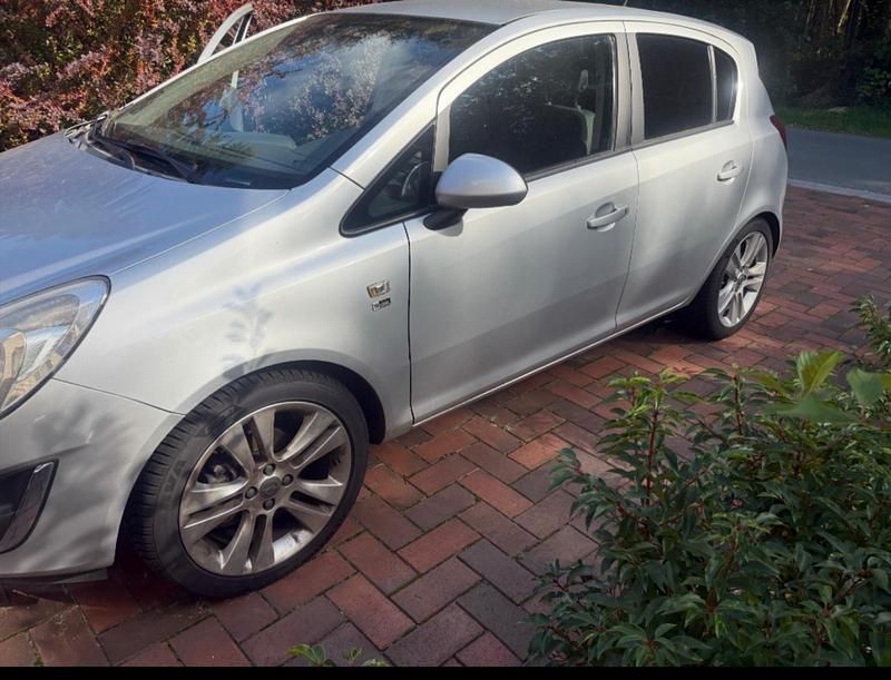Silber Gebraucht 2012 Opel Corsa Kleinwagen | 3.900 € (Fairer Preis) - Bild 1/4