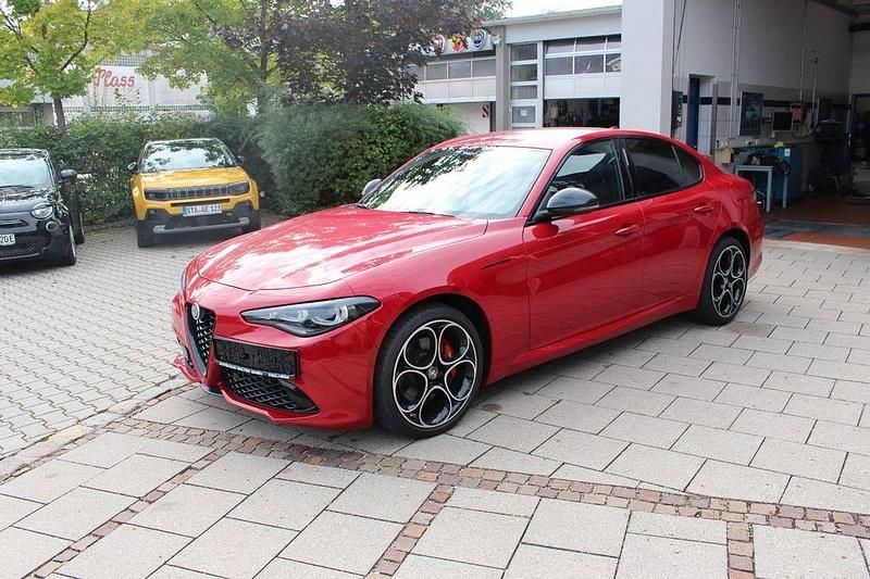 Rot Gebraucht 2023 Alfa Romeo Giulia Competizione Limousine | 36.900 € (Fairer Preis) - Bild 1/4