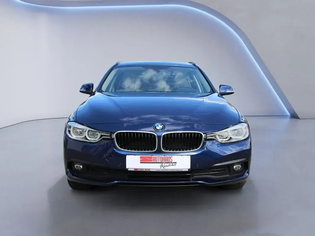 Gebraucht BMW 320 Advantage 190 PS (139 kW) 2019 Blau Limousine