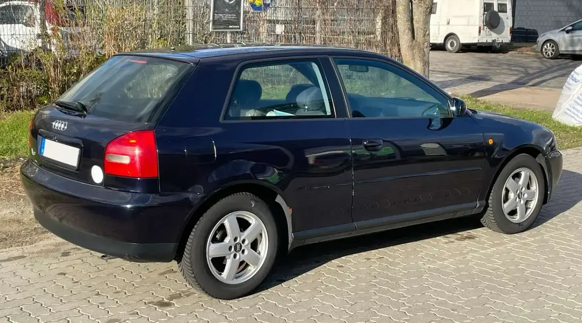 Second-hand Audi A3 101 CP (74 kW) 1999 Albastru Hatchback