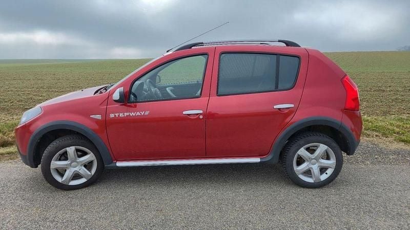 Gebraucht Dacia Sandero Stepway 84 PS (61 kW) 2012 Rot Limousine