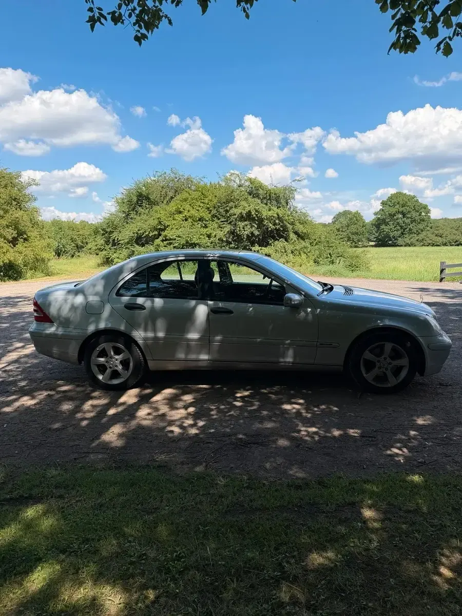 Gebraucht Mercedes C180 143 PS (105 kW) 2003 Silber Limousine