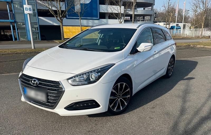 Weiß Gebraucht 2016 Hyundai i40 Kombi | 7.800 € (Guter Preis) - Bild 1/4
