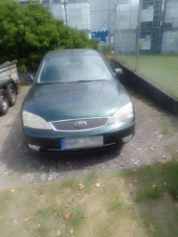 Grün Gebraucht 2004 Ford Mondeo Ghia Limousine | 1.500 € (Guter Preis) - Bild 1/4