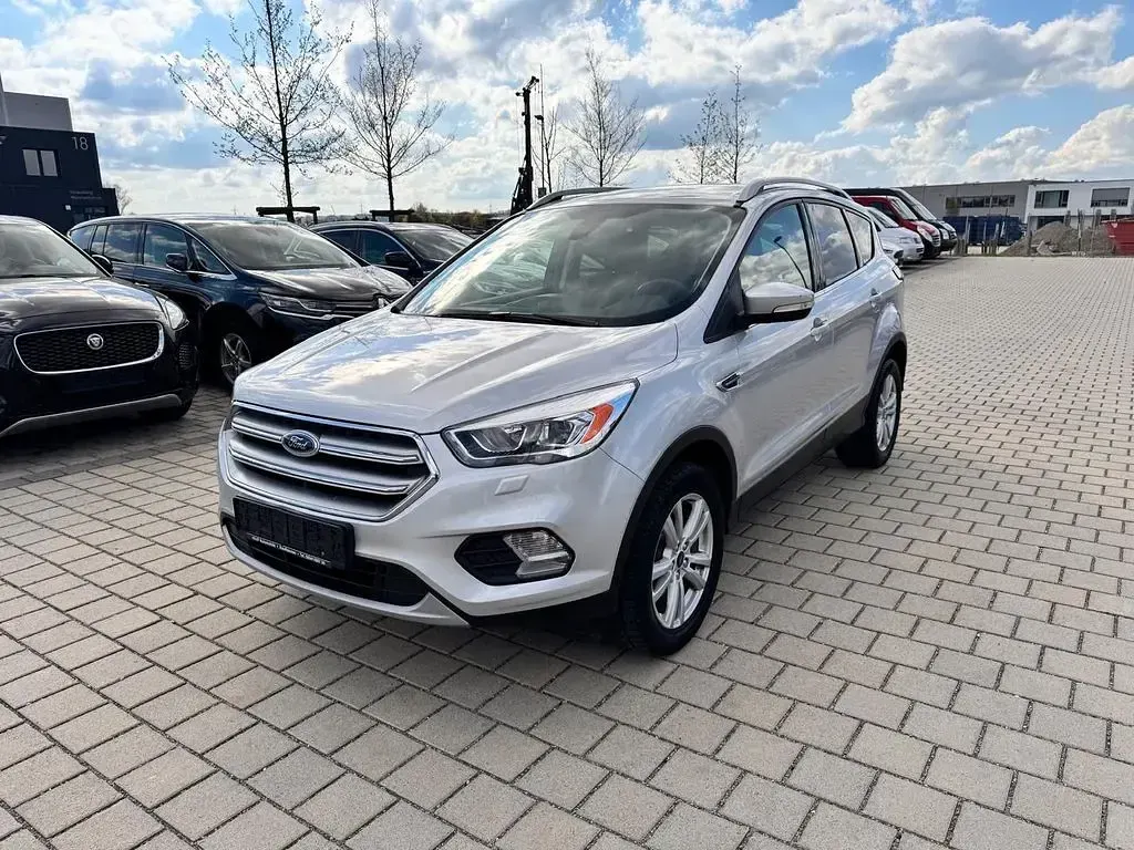 Second-hand Ford Kuga Trend 120 CP (88 kW) 2017 Argintiu SUV