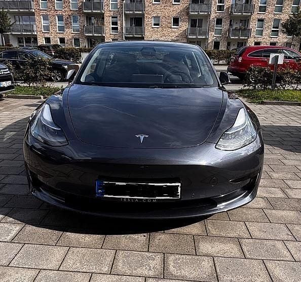 Grau Gebraucht 2022 Tesla Model 3 Standard Range Limousine | 22.500 € (Guter Preis) - Bild 1/4