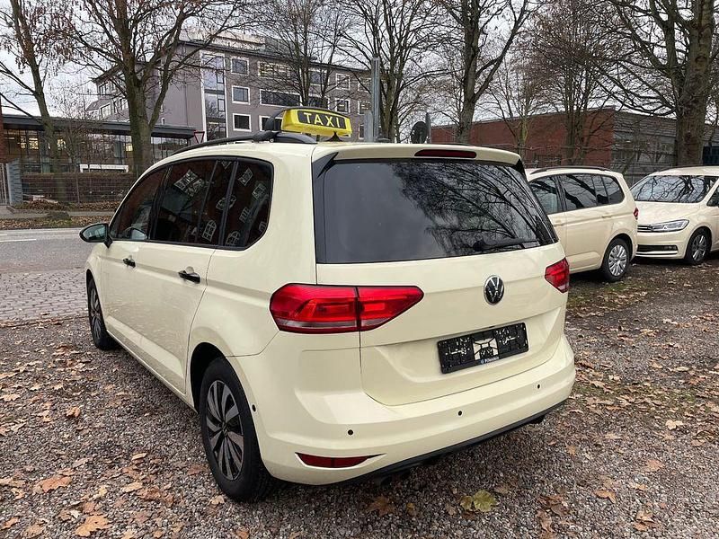 Gebraucht VW Touran 150 PS (110 kW) 2024 Schwarz Van / Kleinbus