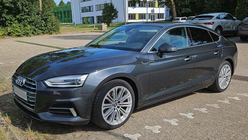 Grau Gebraucht 2018 Audi A5 Sportback Sport Coupé | 19.600 € (Fairer Preis) - Bild 1/4