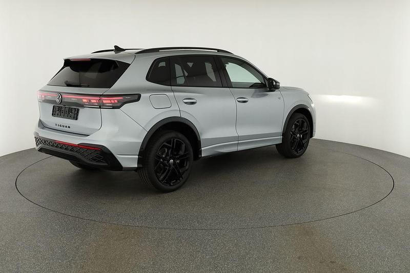 Neu VW Tiguan R-line 272 PS (200 kW) 2025 Oyster silver metallic SUV