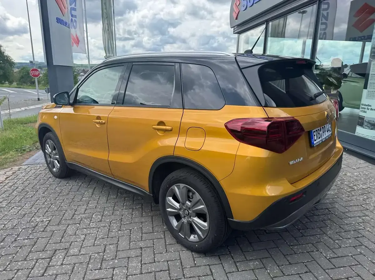 Gebraucht Suzuki Vitara Comfort 110 PS (80 kW) 2025 Gelb SUV