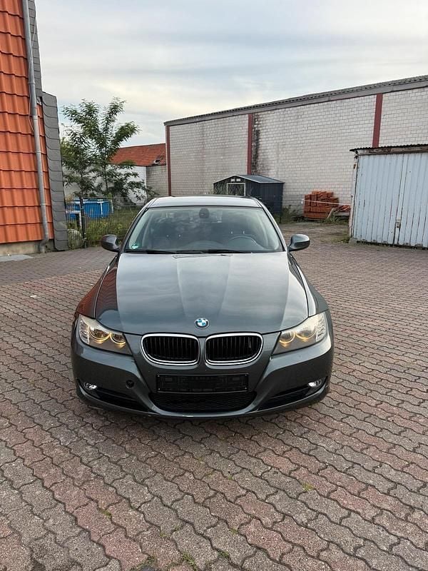 Grün Gebraucht 2009 BMW 320 Limousine | 3.500 € (Superpreis) - Bild 1/4