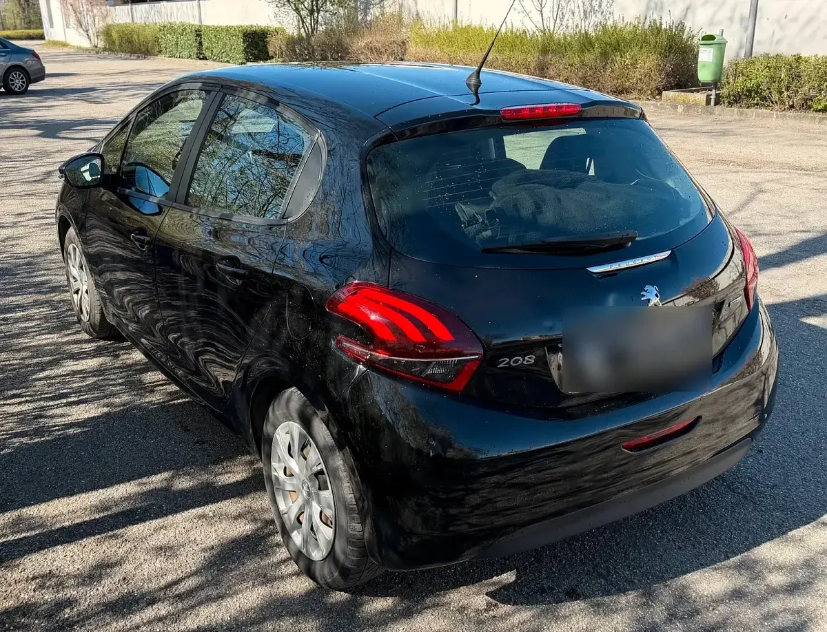 Gebraucht Peugeot 208 85 PS (62 kW) 2018 Schwarz Kleinwagen