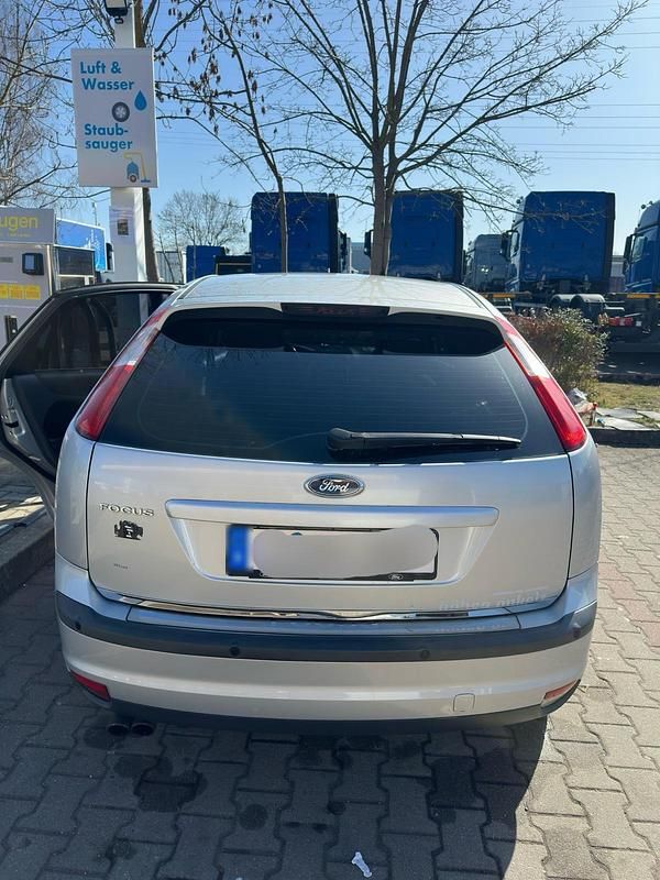 Gebraucht Ford Focus Ghia 120 PS (88 kW) 2007 Grau Limousine