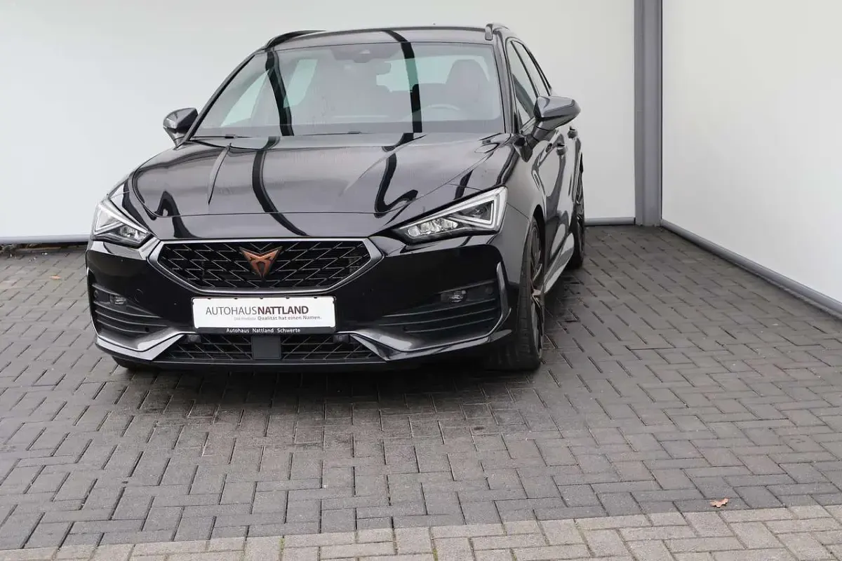 Second-hand Cupra Leon 245 CP (180 kW) 2022 Negru Break