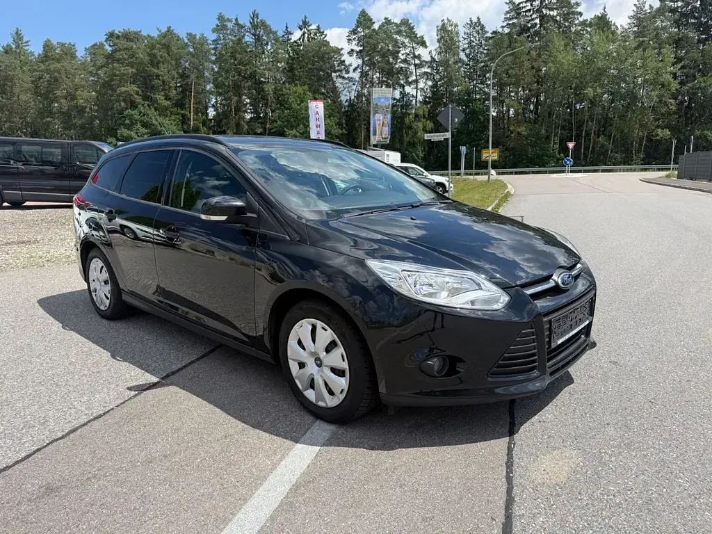 Gebraucht Ford Focus Trend 125 PS (91 kW) 2013 Schwarz Limousine