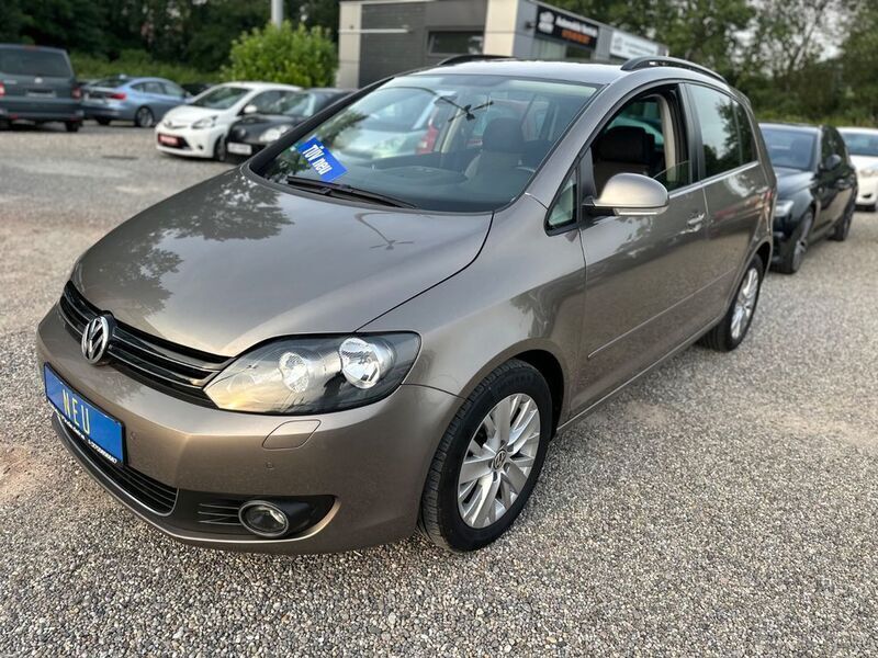 Braun Gebraucht 2013 VW Golf VII Life Limousine | 5.990 € (Superpreis) - Bild 1/4