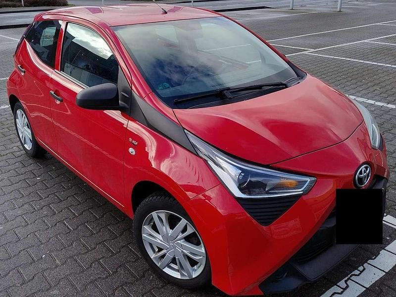 Gebraucht Toyota Aygo Business Edition 72 PS (52 kW) 2018 Rot Kleinwagen
