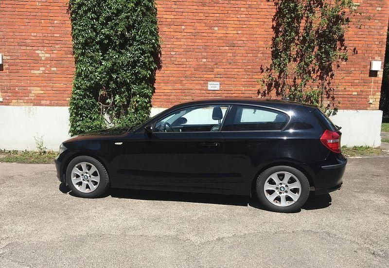 Gebraucht BMW 116 122 PS (89 kW) 2007 Schwarz Kleinwagen