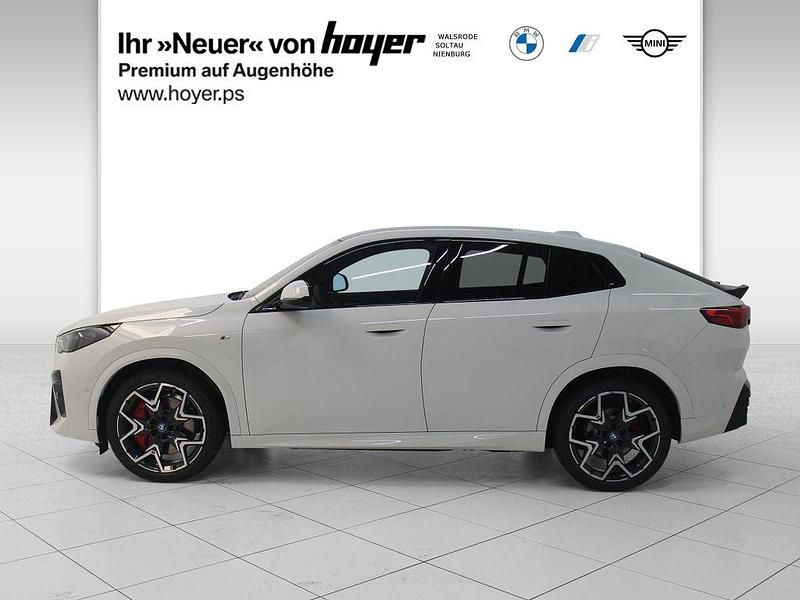 Gebraucht BMW iX2 Luxury Line 230 kW (313 PS) 2024 Alpinweiss 3 SUV
